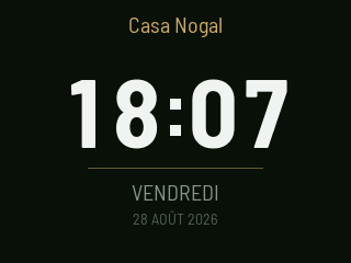 Cadran classique : 18:07 en grand sous le nom de la boutique, Casa Nogal, avec VENDREDI 28 AOÛT 2026 en dessous.