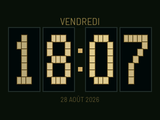 Cadran nixie : 18:07 luisant dans des tons laiton, avec VENDREDI 28 AOÛT 2026 en dessous.